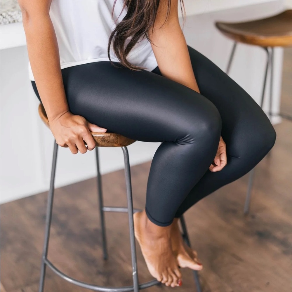 Black Metallic Light nTight Hi-Rise 7/8 le…